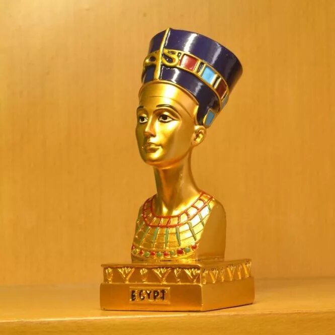 Кулон соколов нефертити. Нефертити медальон золотой. Кулон нефертити золото. Золотая нефертити. Кулон нефертити золото 750 пробы.