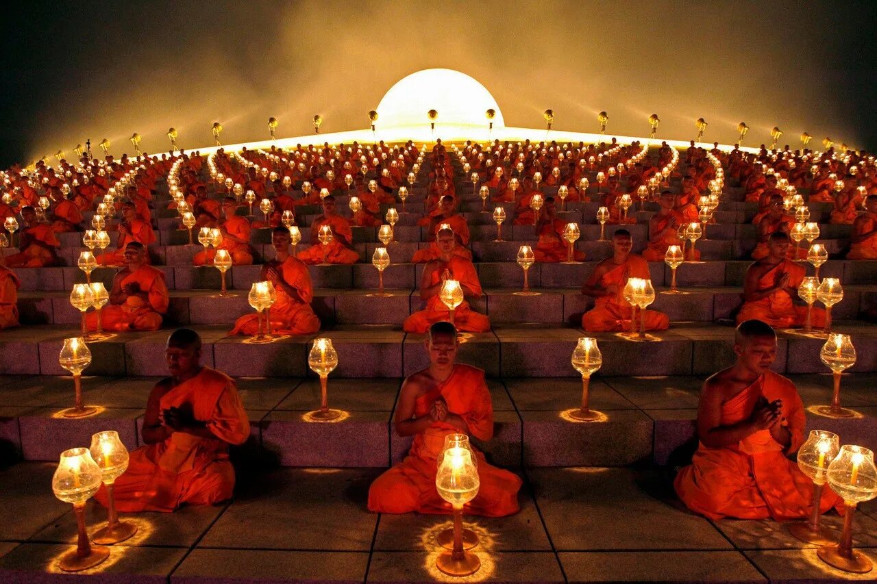 Буддисты. Праздник Макха Буча. Тхеравада-хинаяна. Тхеравада и махаяна. Праздник Макха Буча в буддизме.