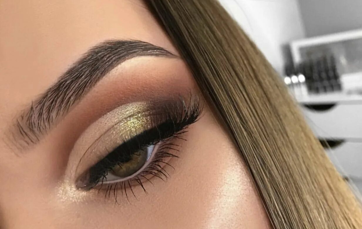 Самые красивые карие глаза. Брови градиент. Окрашивание бровей градиент. Макияж бровей градиент. Красивые брови.