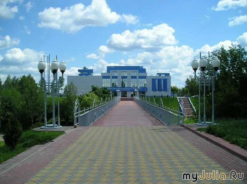 дворец пионеров имени гагарина брянск. дворец им гагарина брянск. губернаторский дворец имени ю. дворец гагарина в брянске официальный сайт. губернаторский дворец брянск гагарина.