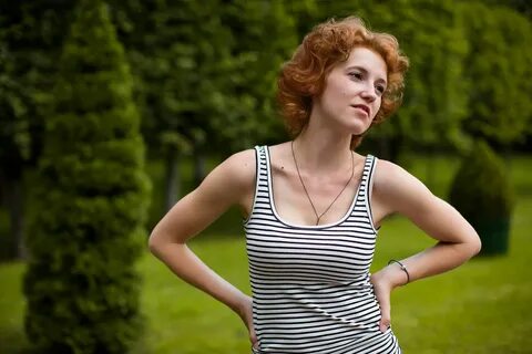 Ол оны аузына өте терең алды және ол оның аузына келді.