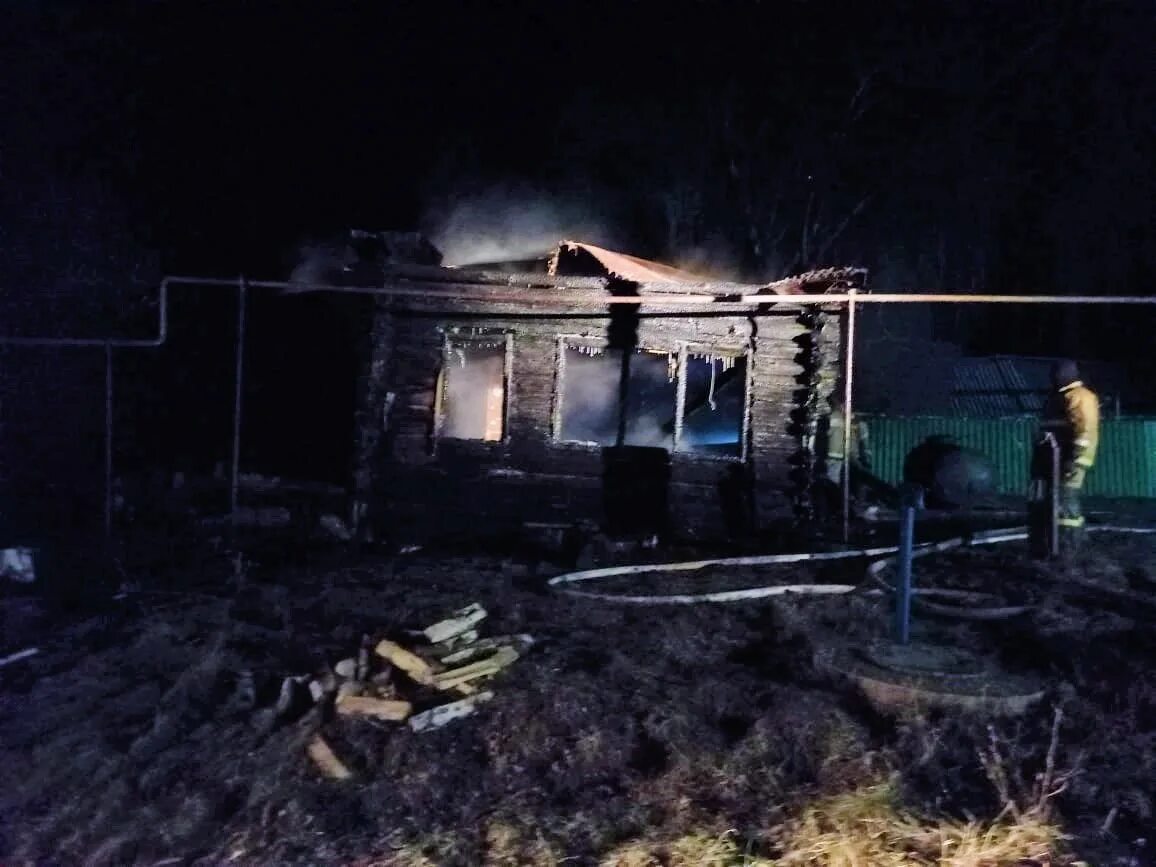 Пожар в екатеринбурге 12 января 2021. Пожар в ковылкинском районе. Пожарные тушат пожар. Фрунзе 10 пожар. Ул мосина 19 тула.