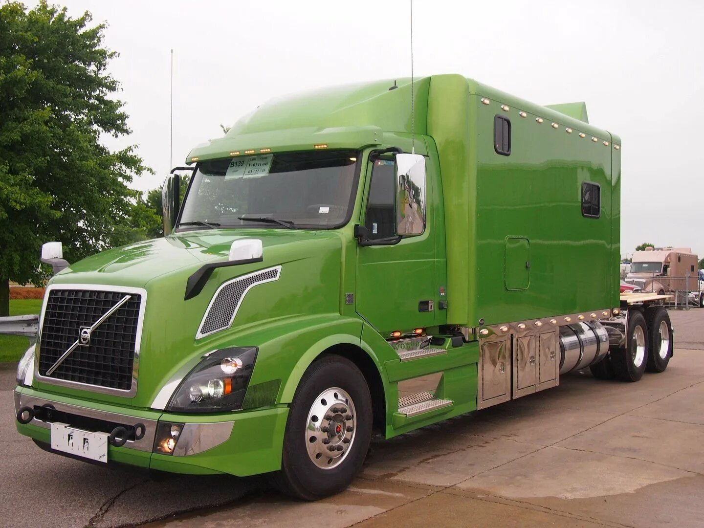 Вольво американец. Volvo VNL USA. Американский тягач Вольво. Volvo VNL 860 Sleeper. Купить грузовик тягач