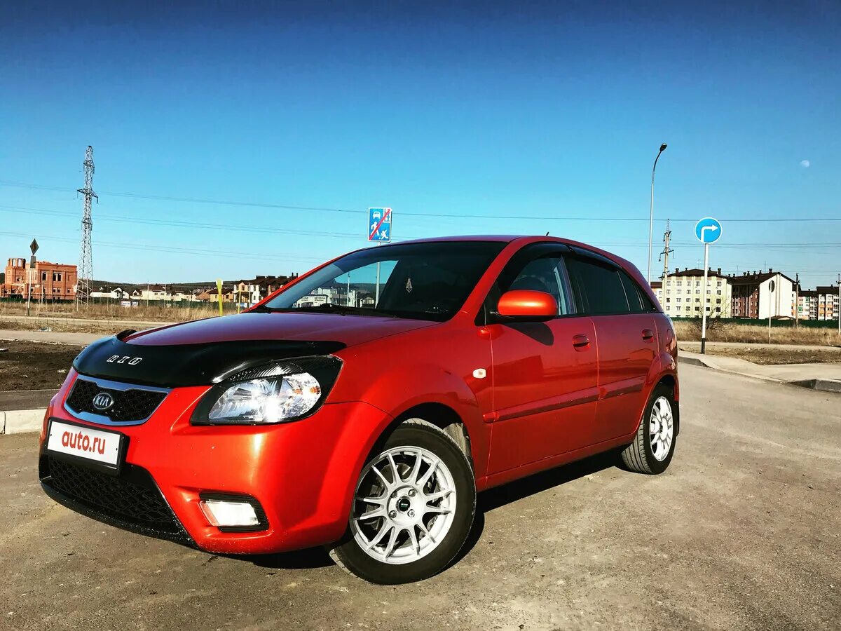 Купить хэтчбек в нижнем новгороде. Kia Rio 2011. Kia Rio 2011 Hatchback Orange. Кия Рио 2010 на авто ру. Киа хэтчбек за 300000 Старая.