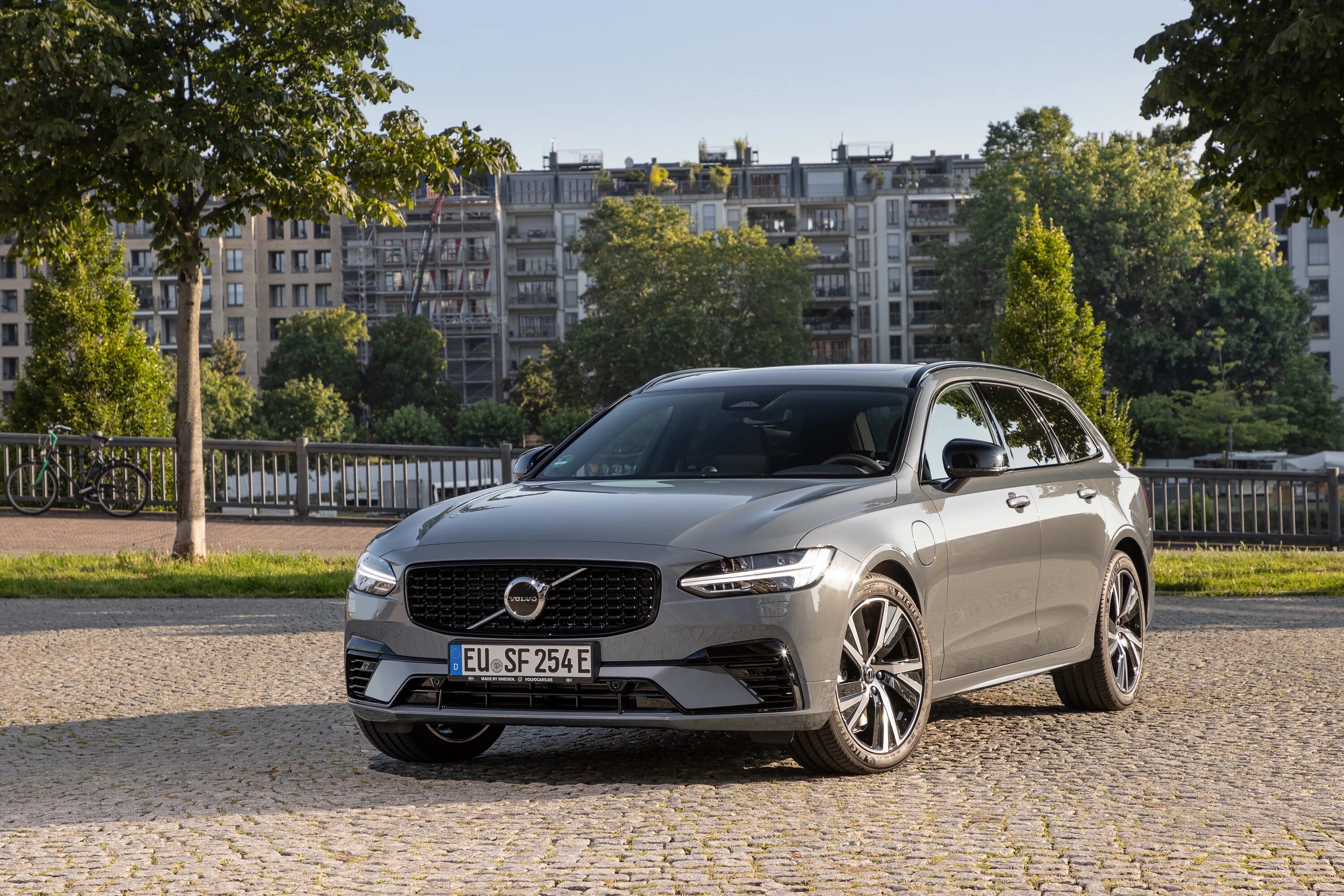 Вольво второе поколение. Volvo v90 2020. Volvo v90 t8. Volvo v90 r Design 2020. Вольво 12.