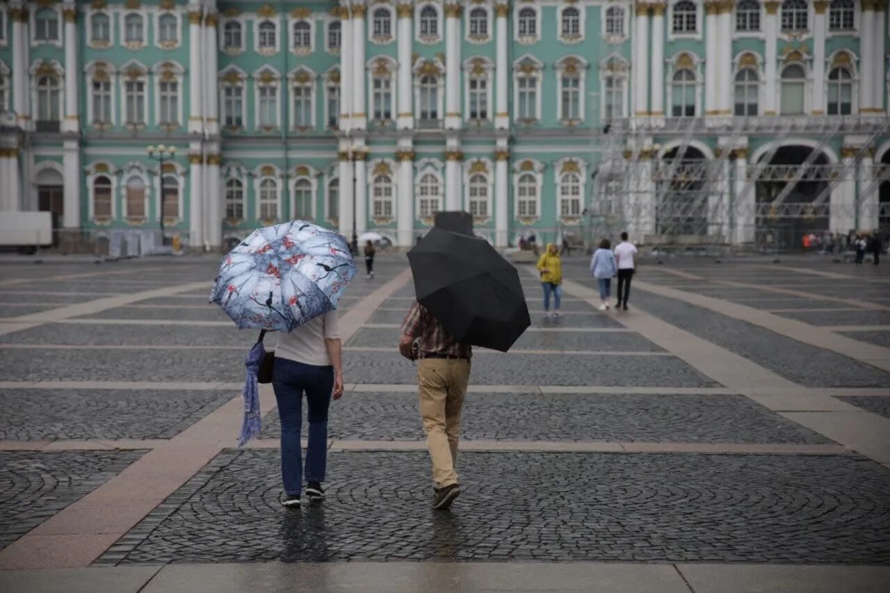 Воздух где идет в спб. Дождь в Питере. Питер дождь день. Питерский гид. В Петербурге сегодня дожди.