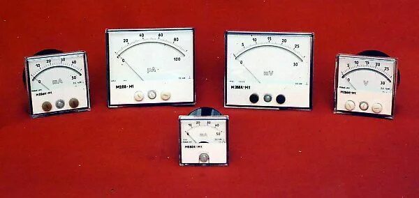 указатель постоянного напряжения. цифровой вольтметр 2. вольтметр 30в. амперметр 15 ампер. указатели напряжения заземления маркетинговое исследование.