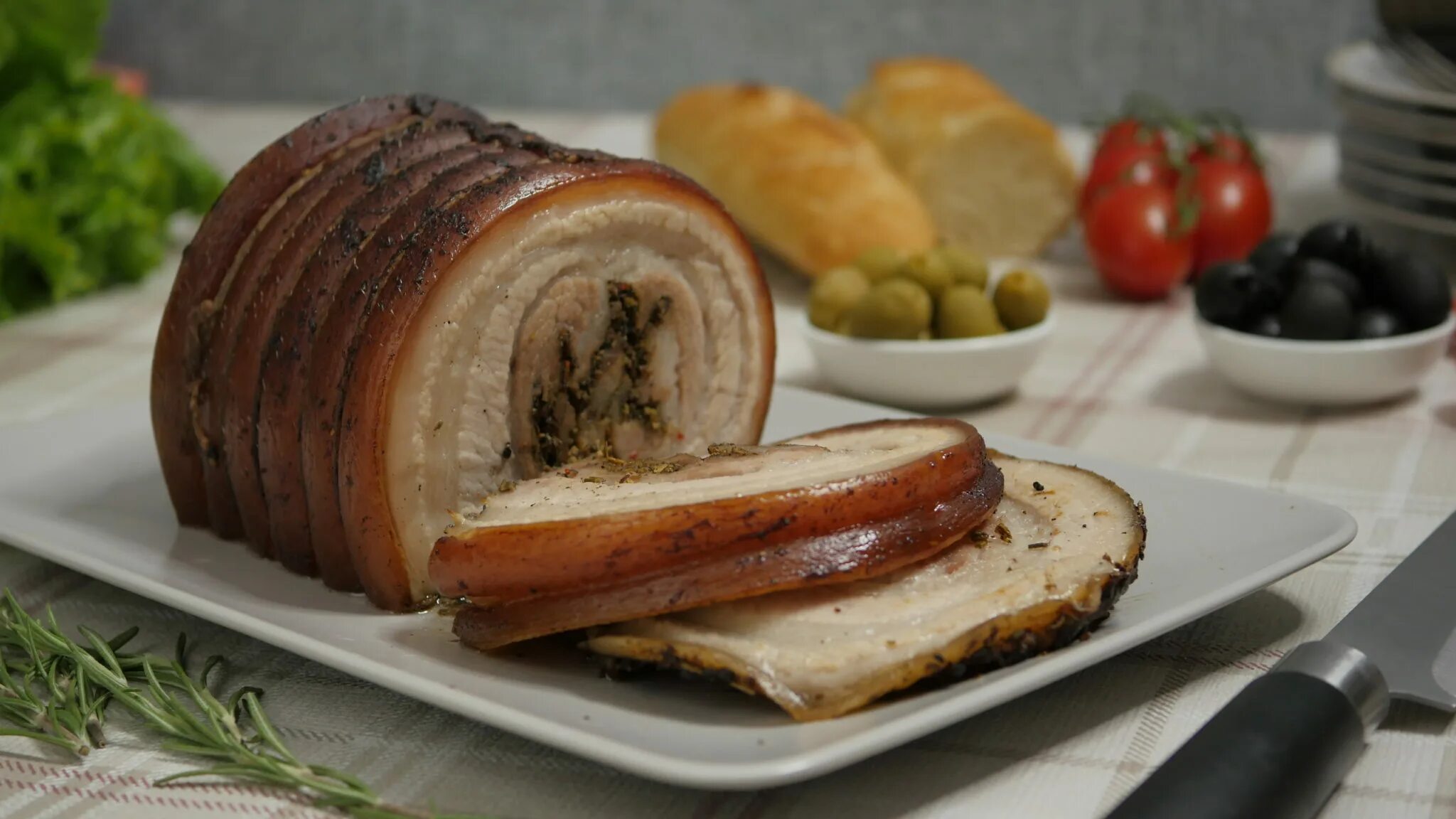 Рулет поркетта Гарибальди. Поркетта (Porchetta). Поркетта из свинины. Итальянская поркетта. Грудинка рулетом в духовке в фольге