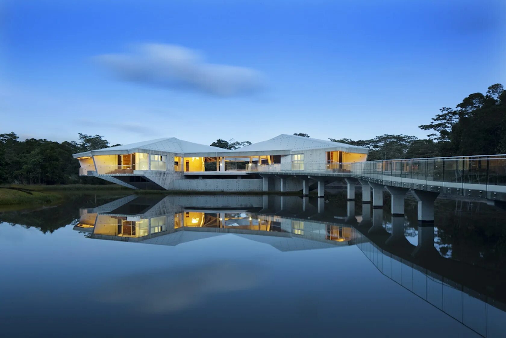 Zaha hadid architects рублево-архангельское. днепропетровск. архитектура вода. валенсия архитектура калатрава. воздух в архитектуре.