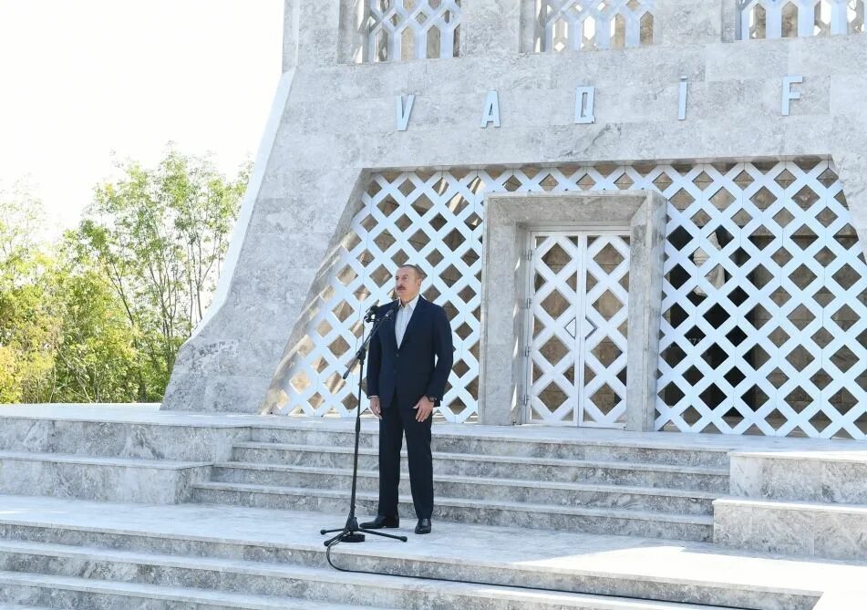 Азербайджан вернула. Мавзолей Вагифа.