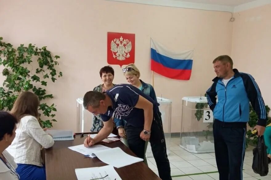 Голосование на избирательном участке. Выборы местного самоуправления. Кандидаты курганская область. Председатель думы курган. Выборы депутатов.