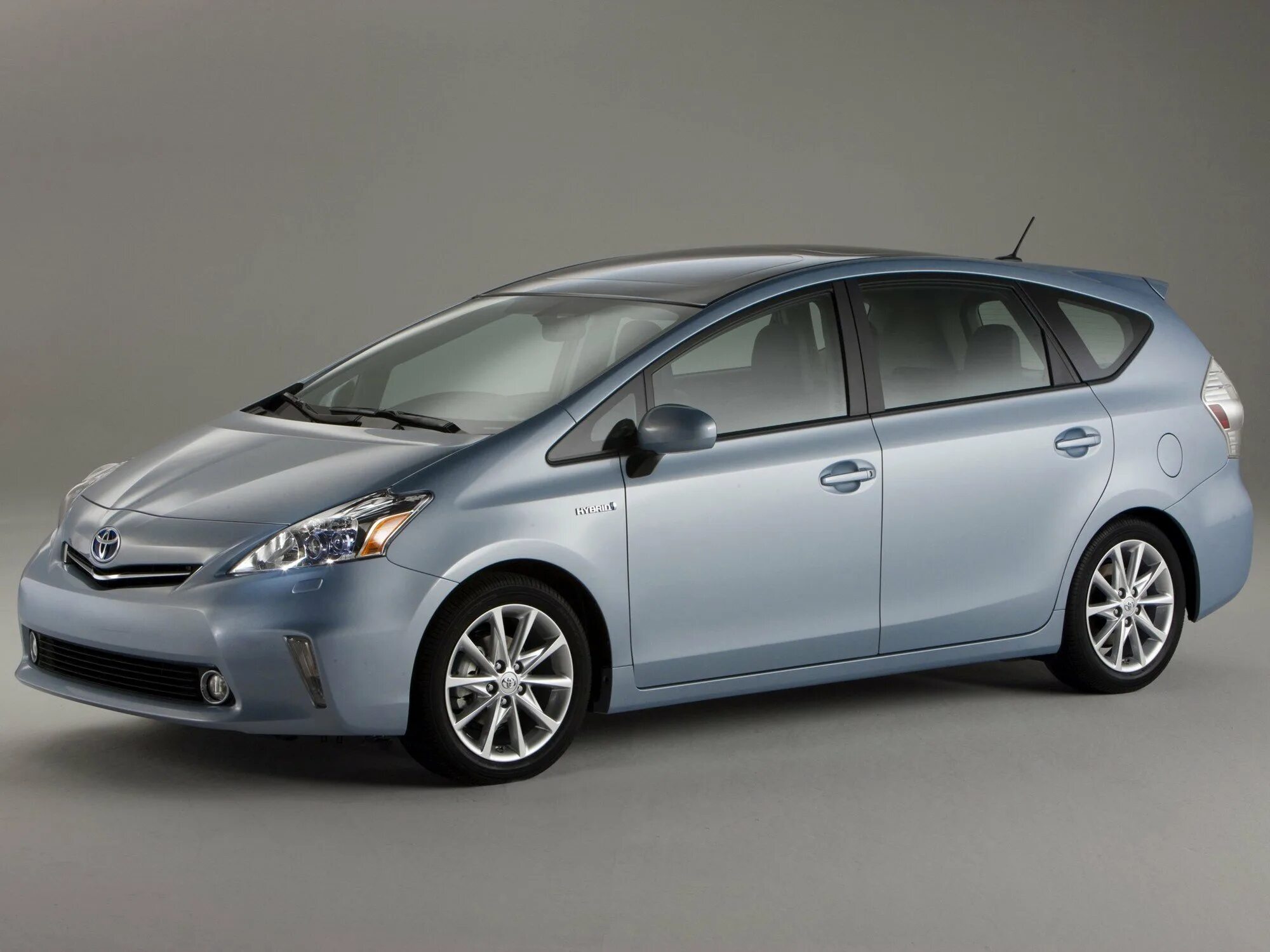 Toyota Prius v. Toyota Prius v ( ) 2012. Тойота Приус гибрид 2011. Toyota Prius 5.