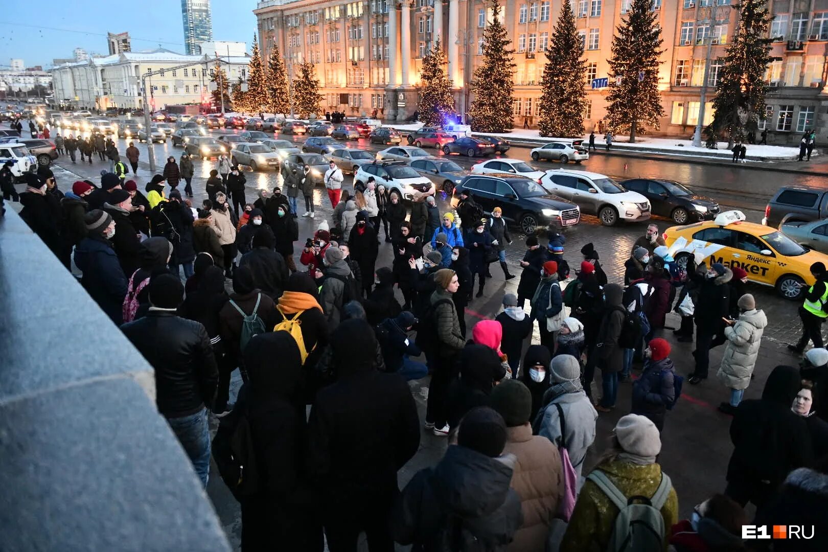 Екатеринбург площадь 1905 года митинг. Екатеринбург митинг 2022. Протесты в Екатеринбурге против войны. Антивоенные митинги в Екатеринбурге 2022. Сегодняшние новости сайт