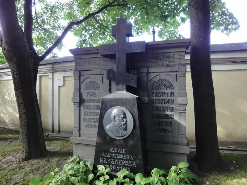 где в санкт петербурге похоронили невского. александро-невская лавра некрополь достоевский. мощи александра невского в санкт-петербурге в лавре. где в санкт петербурге похоронили невского. александр невский могила.