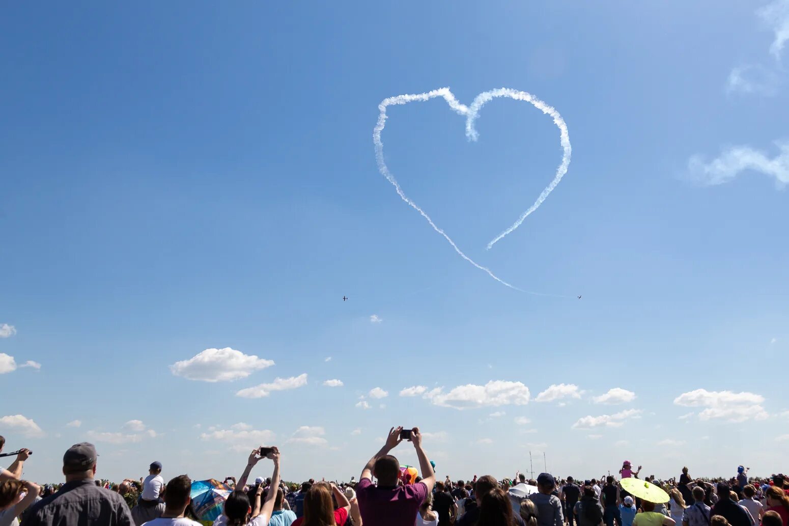 густые облака. облака. красивое дневное небо. новое небо. авиационный фестиваль небо теория и практика.