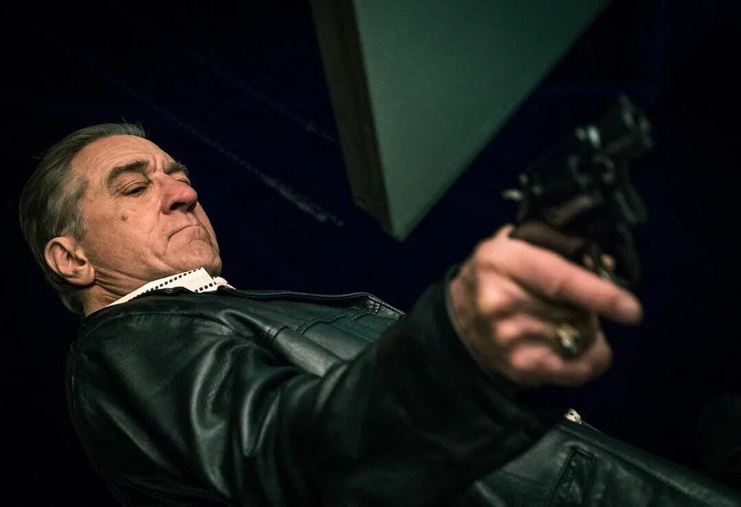 Роберт де ниро. Роберт де ниро малавита. Де ниро бьет. Мыс страха 1991 роберт де ниро. Области тьмы limitless (2011).