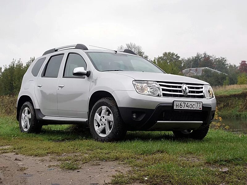 Дастер спереди. Renault Duster 2010. Renault Duster 2012. Renault Duster 1 поколение. Renault Duster 2010-2015.