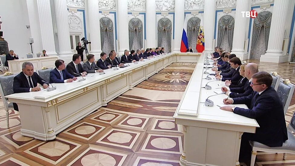 Правительство ответственно. Путин на заседании правительства. совещание в кремле. кабинет правительства. президент и правительство рф.