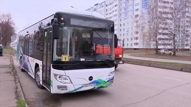 Автобус нижнекамск купить. Нижнекамские автобусы. Автобусы Нижнекамск. Автобус Лотос 105. Новые автобусы в Нижнекамске.