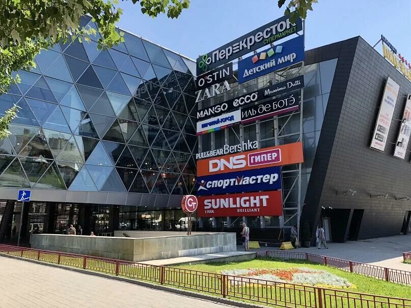 Ворошиловский торгушка волгоград. Торговый центр ворошиловский район волгоград. Ворошиловский торговый центр волгоград. Торгушка ворошиловский район волгоград. Трц ворошиловский волгоград магазины.