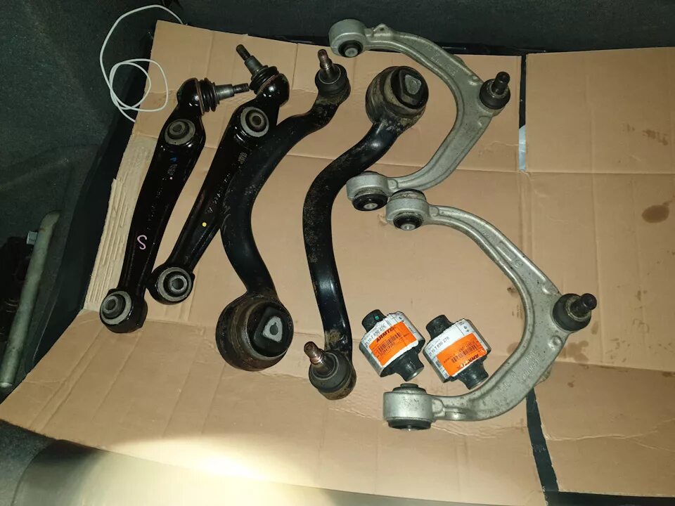 Передние рычаги бмв е53. Рычаг подвески передний bmw x5 e70. Bmw x6 задняя подвеска. Bmw x5 e53 задняя подвеска. Комплект рычагов передней подвески bmw x5 e53.