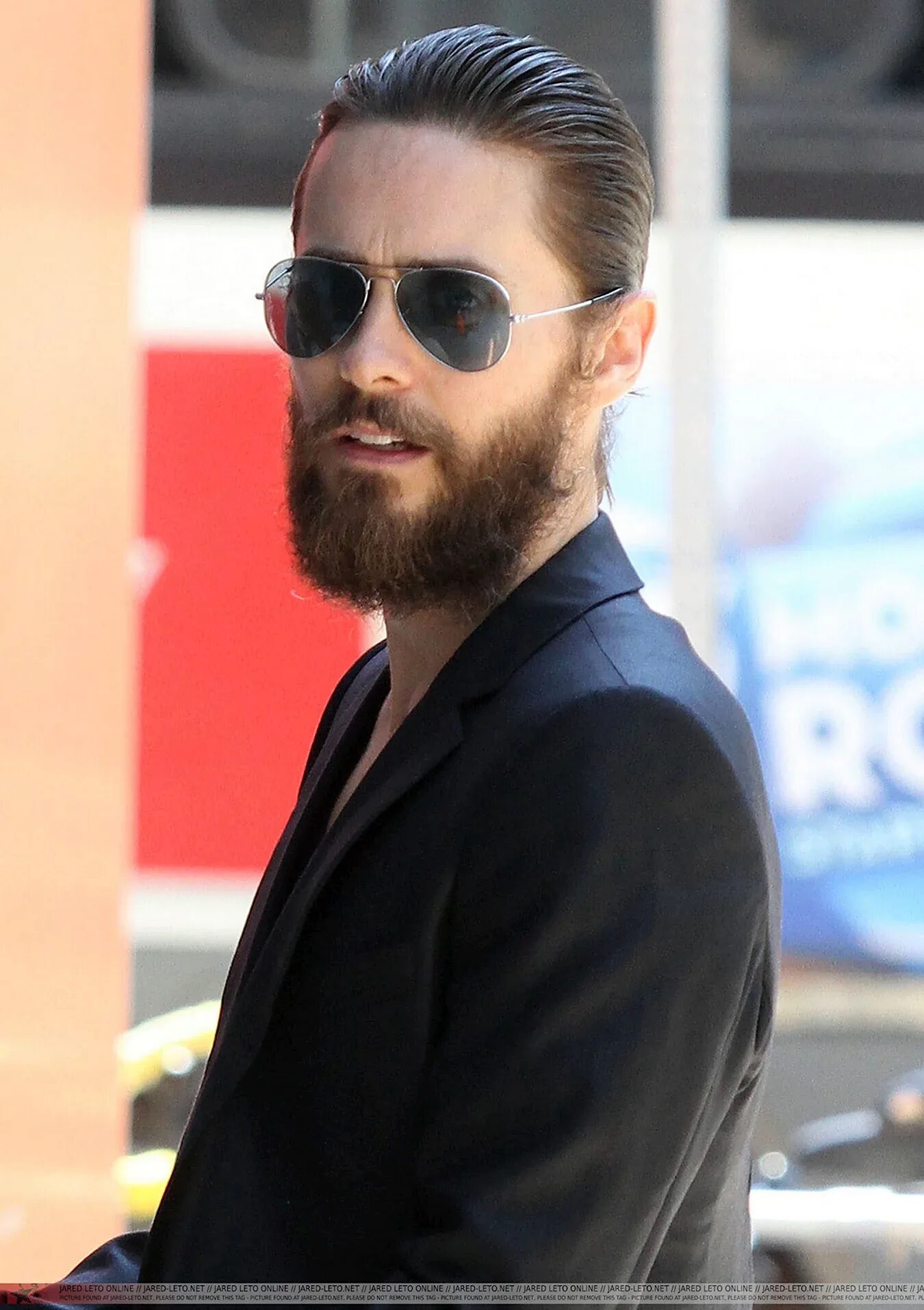 Зачесанные назад волосы мужские. Джейк джилленхол 2023. Jared leto 2023. Дэвид бекхэм с длинными волосами. Лонг андеркат.