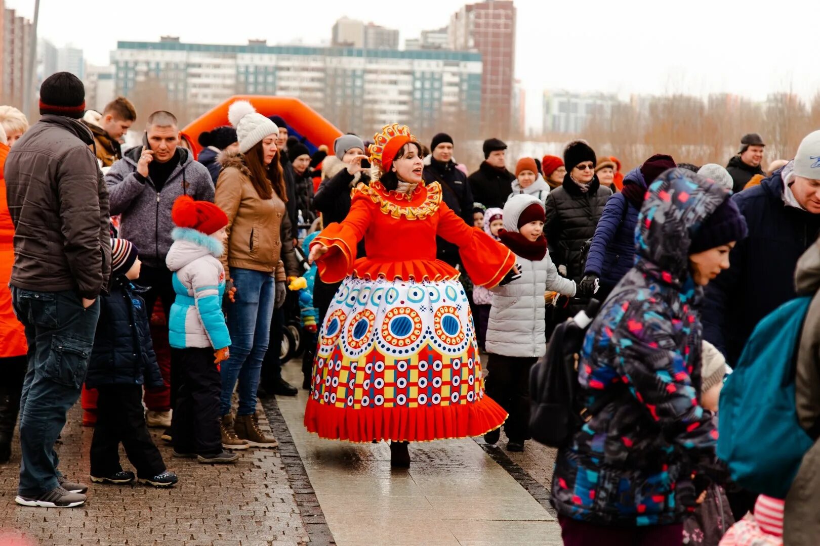 Масленица на озере долгом 2024. Парк долгое озеро Масленица. Озеро долгое Масленица. Масленица на озере долгом. Масленица в парке «озеро долгое» 2024.