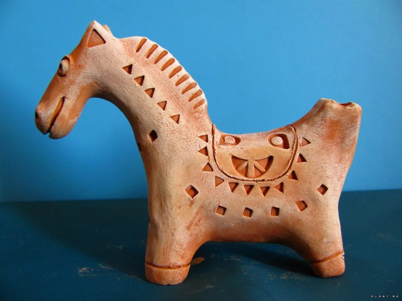 Городецкая глиняная игрушка. Игрушки из глины для детей. Игрушки из глины оятская керамика. Лепка глиняной игрушки. Белорусская игрушка из глины.