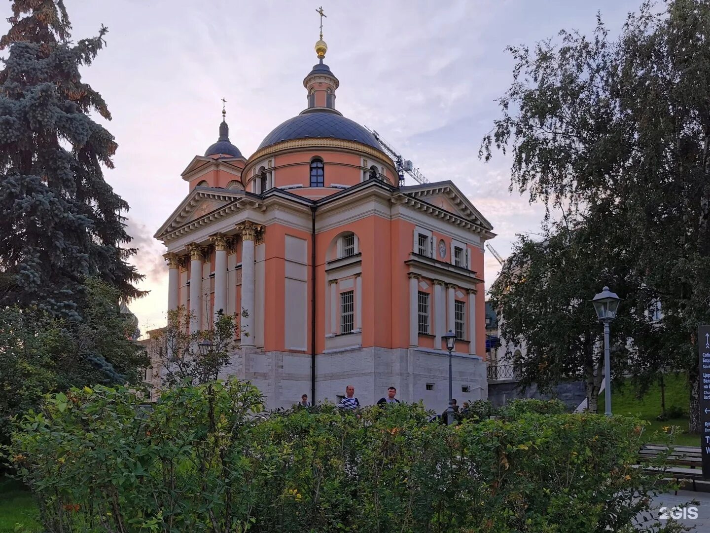 Парк зарядье храм варвары великомученицы. Церковь св. Церковь св. Храм варвары великомученицы в москве на варварке. Церковь варвары великомученицы.