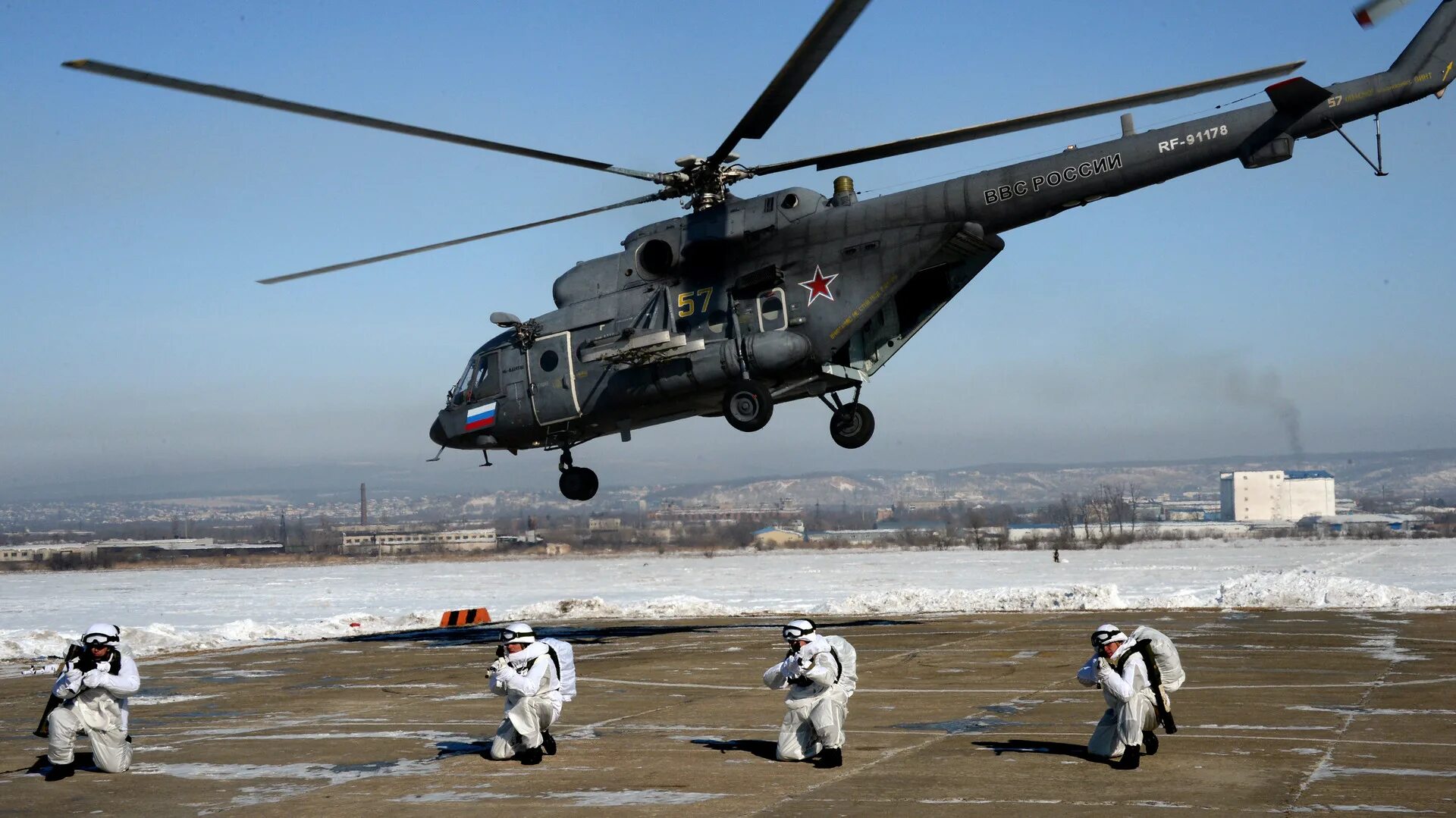 Вертолет перебрасывал отряд тип речи. Вертолёт ми-8 амтш. ми-8 амтш терминатор. ми-8амтш десант. десантный вертолет ми8.