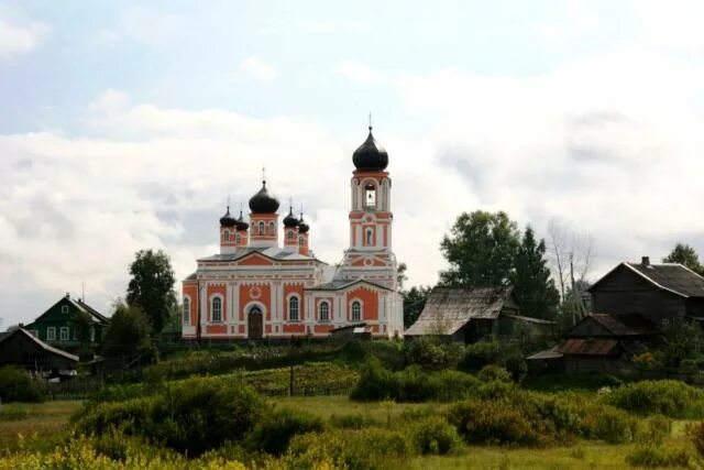 Церковь Троицы Крестцы. Церковь в Крестцах Новгородская область. Троицкая Церковь в Крестцах. Достопримечательности Крестцы Новгородской. Новгородская область крестцы на неделю