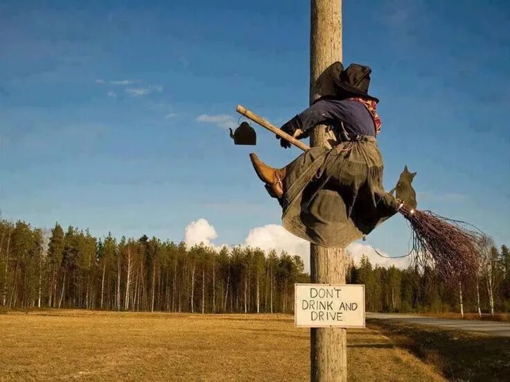Не пей ведьминой. Не пей ведьминой. Прикол баба яга на столбе. Не пей ведьминой. "ведьмина вода".