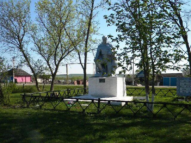 Братская могила. Орлик белгородская область чернянский. Орлик белгородская область чернянский. Орлик белгородская область чернянский. Погода орлик чернянский белгородская область.