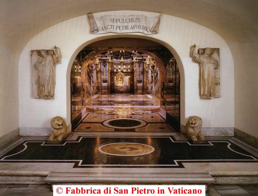 Мощи николая чудотворца в бари. Гробница святого апостола петра. Свято-троицкий монастырь муром мощи петра. Мощи святителя петра митрополита московского в успенском соборе. Мощи свт.