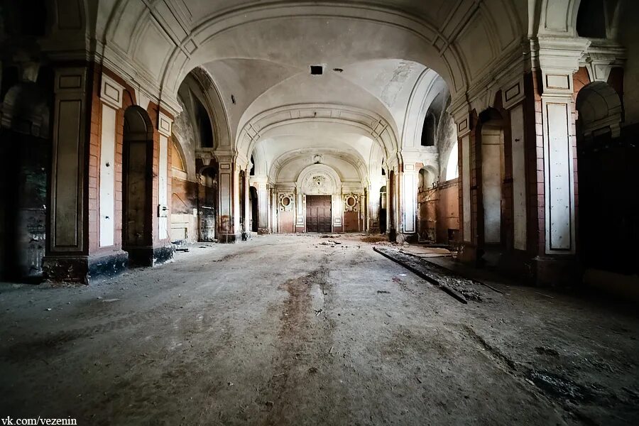 Императорские конюшни в санкт-петербурге на конюшенной. Конюшенное ведомство санкт-петербург. Конюшенное ведомство спб здание. Императорские конюшни в санкт-петербурге стасов. Конюшенный двор петербург.