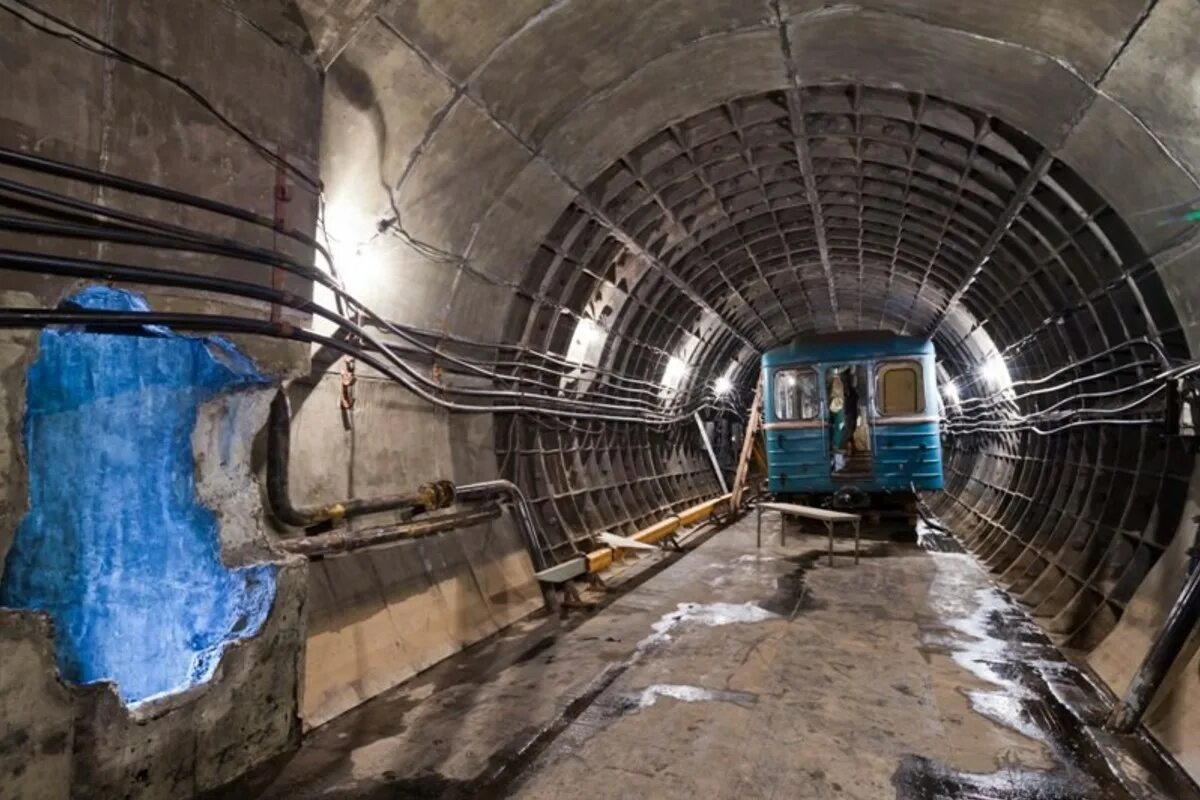 Прастатутка метро. Тоннель метрополитена. Заброшенные станции метро. Затопленный тоннель метро. Вода в метро.