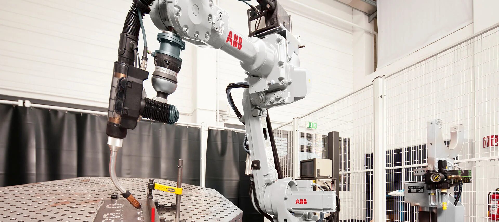Robot robotic. Промышленные роботы ABB Robotics. Манипулятор ABB. ABB IBR 2500 Robot Manipulator. Роботизация ABB.