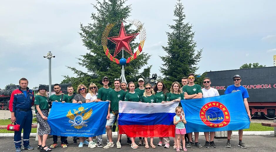 Патриотический волонтер. Патриотическое волонтерство. Волонтерства патриотизм. Гражданско патриотическое волонтерство. Патриотическое волонтёрство фото.