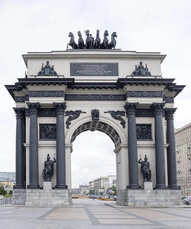 Триумфальная 6. Триумфальная арка в париже 1812. триумфальные ворота 1812 москва. триумфальная арка 1812 года в москве.