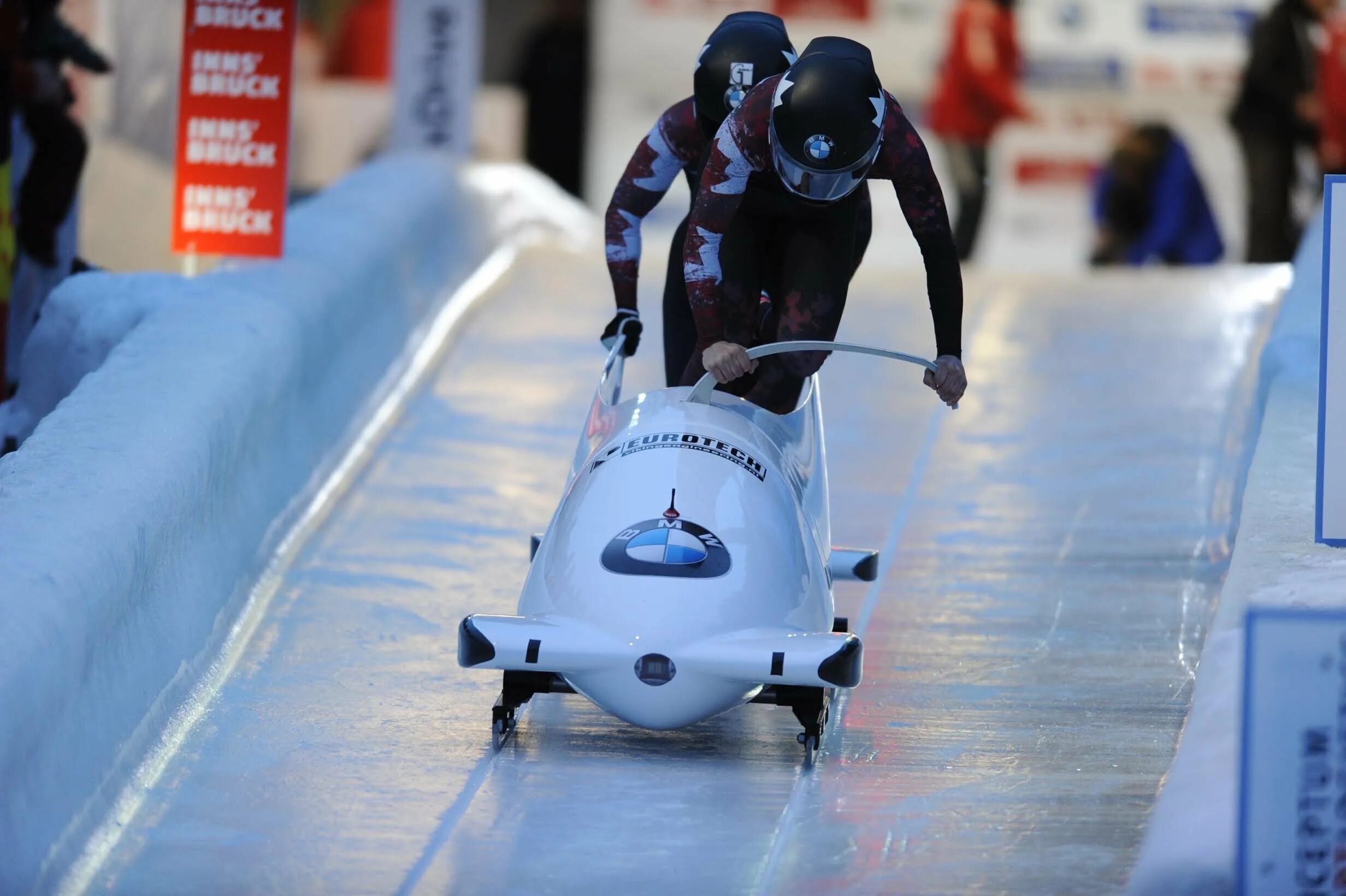 Bobsleigh. Бобслей одиночный. Бобслей Россия. Женский одиночный Бобслей. Что такое бобслей