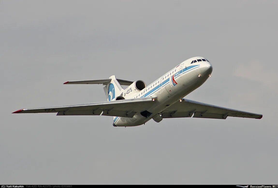 Як 42д авиакомпания космос. Турухан судно архангельск. Як-42 пассажирский самолёт. Сочи як 42. Ижавиа вид сверху.