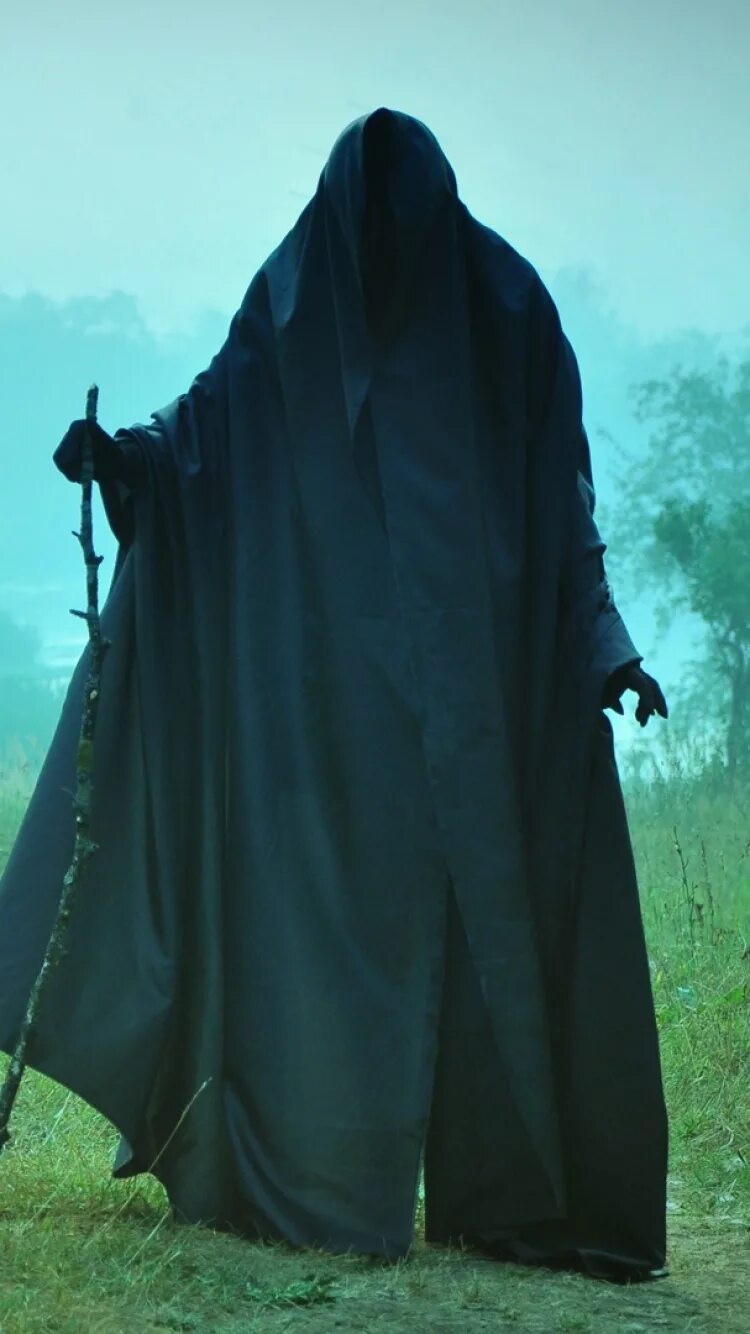 Пилигрим странник. Странник пилигрим монах. Человек в черном плаще. Концепт арт марвел доктор стрэндж. Человек в чёрной накидкн.