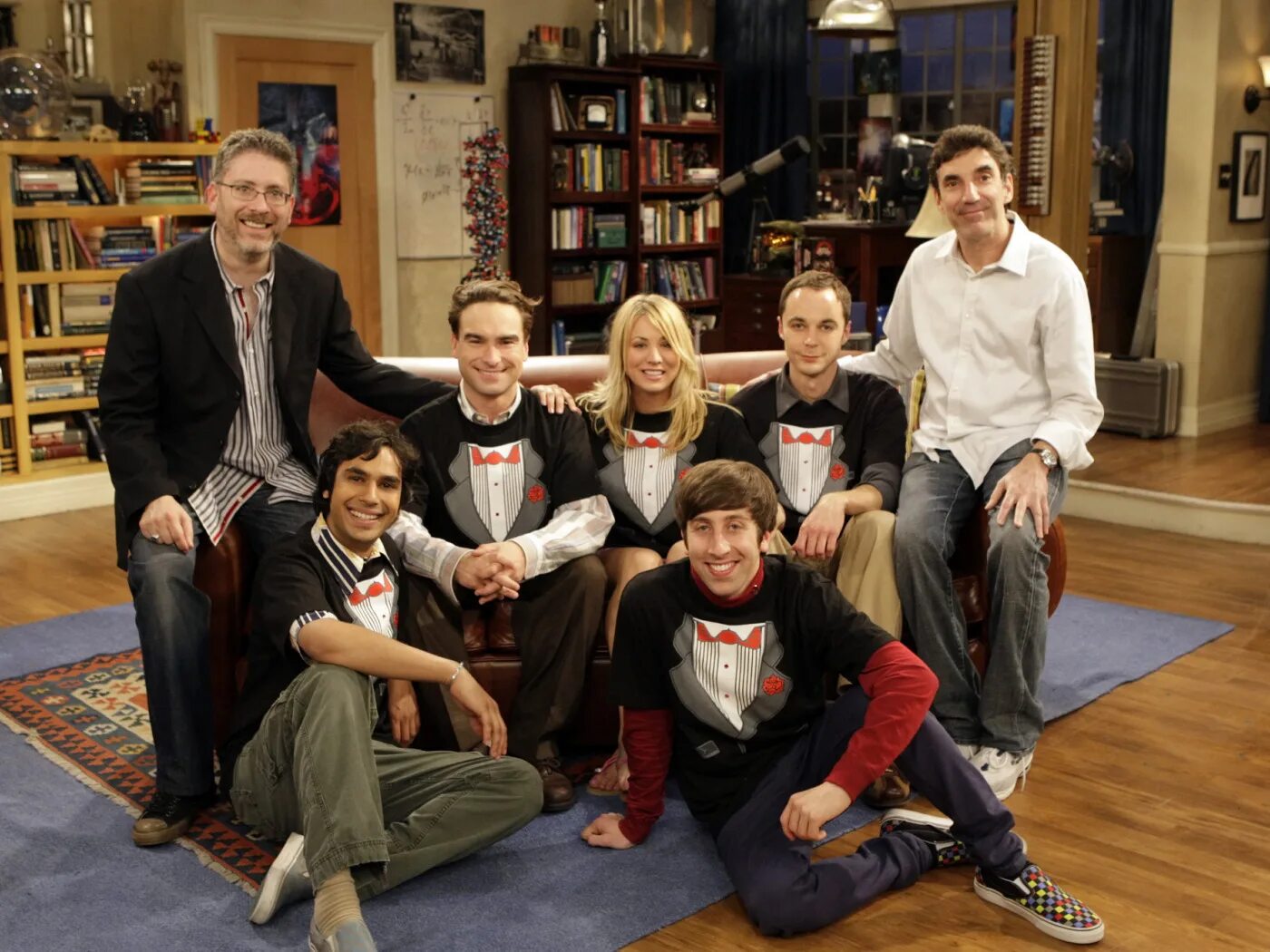 Теория большого взрыва (the big Bang Theory). Чак Лорри теория большого взрыва. Теория большого взрыва (2007). Сери алы