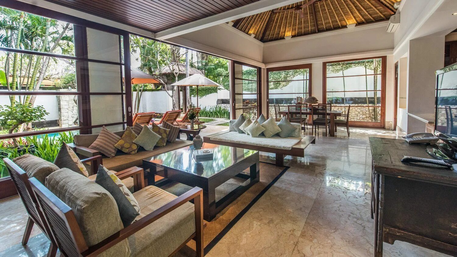 Квартира на бали. Жилой дом на Бали. Бали апартаменты. Остров Бали апартаменты.