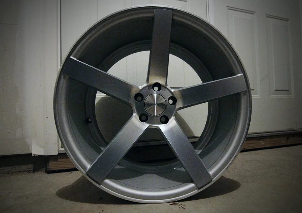 Vossen cv3 r17. Диски Vossen cv3 r17. Диски Vossen r17 5x105. Диски Воссен 17 5 112. Диски реплика оригинала