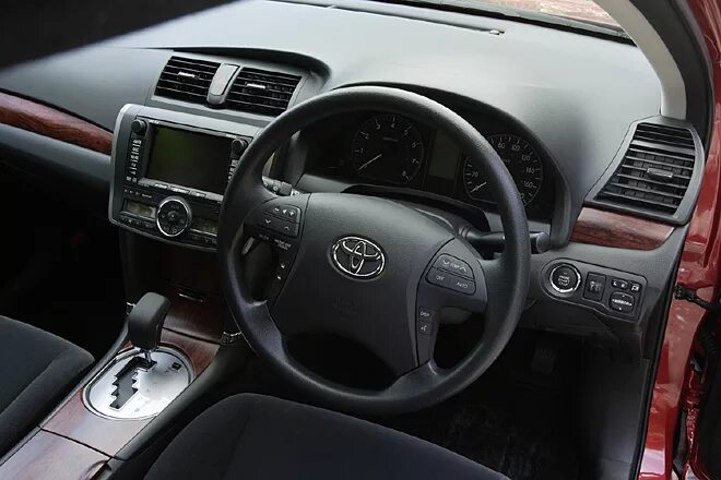 Toyota premio 2010 салон. Toyota isis platana. тойота камри 2012 салон в максимальной комплектации. тойота королла 130 luxel. комплектация тойота камри 50 2.