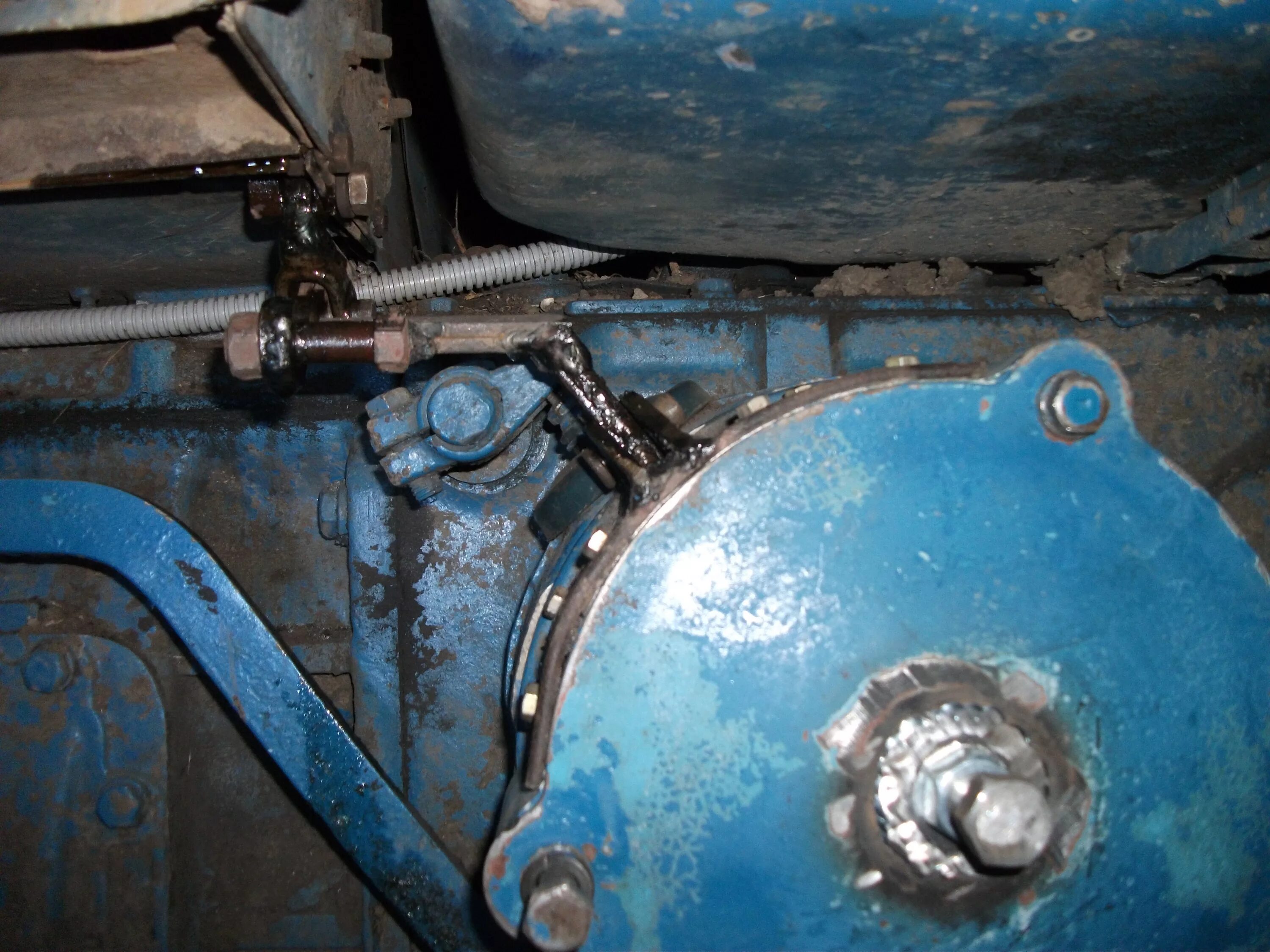 Выключается на мтз. Выключается на мтз. Мтз 80 механическая блокировка дифференциала. Выключается на мтз. Задний мост трактора мтз 82.