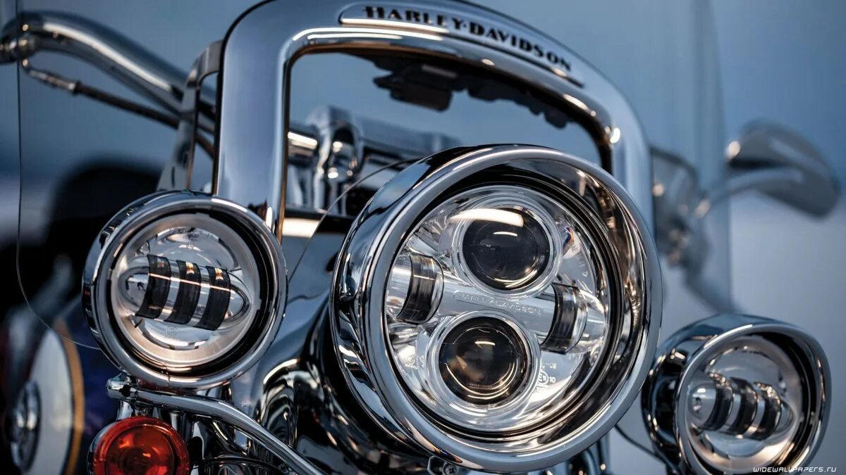 Harley фары. Фара харлей дэвидсон. харлей с 2 фарами. harley-davidson cvo softail deluxe flstnse. harley davidson с двумя фарами.