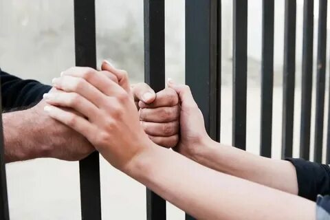 Подследственными и осужденными