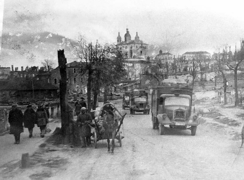Смоленск во время вов. Смоленск в годы оккупации. Смоленск 1943 крепостная стена. Смоленск во время вов. Смоленск во время вов.